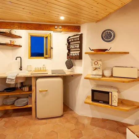 The Indigo Windmill Retreat, Peniche * アトウギア・ダ・バレイア